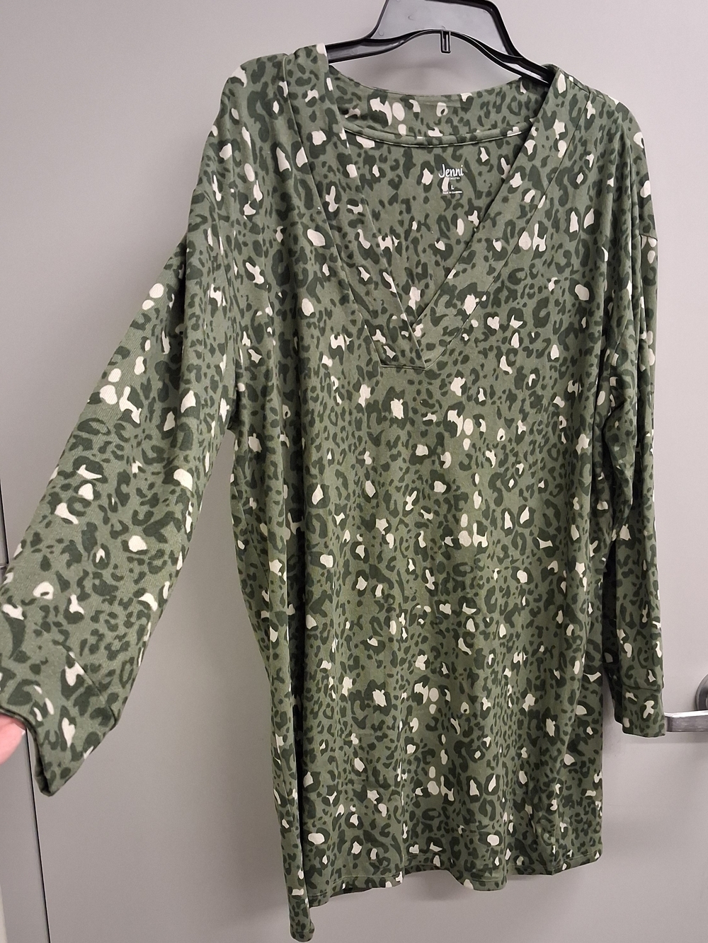 Jenni intimates Olive Green Leopard Print V-Neck Tunic nightshirt. NWOT L - Picture 5 of 6